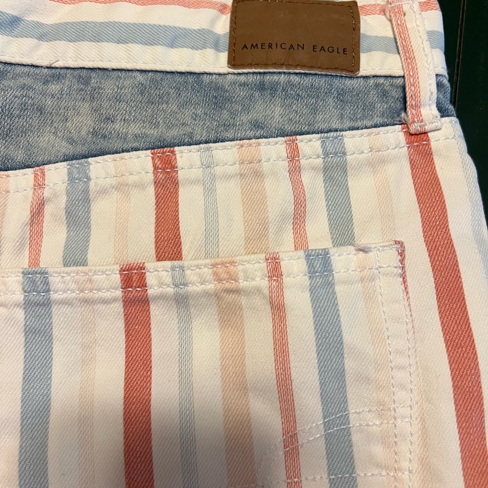 American Eagle woman’s Striped Jean Shorts - Picture 4 of 8